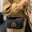 Manhattan Style | Bolsa Crossbody com Requintes Dourados