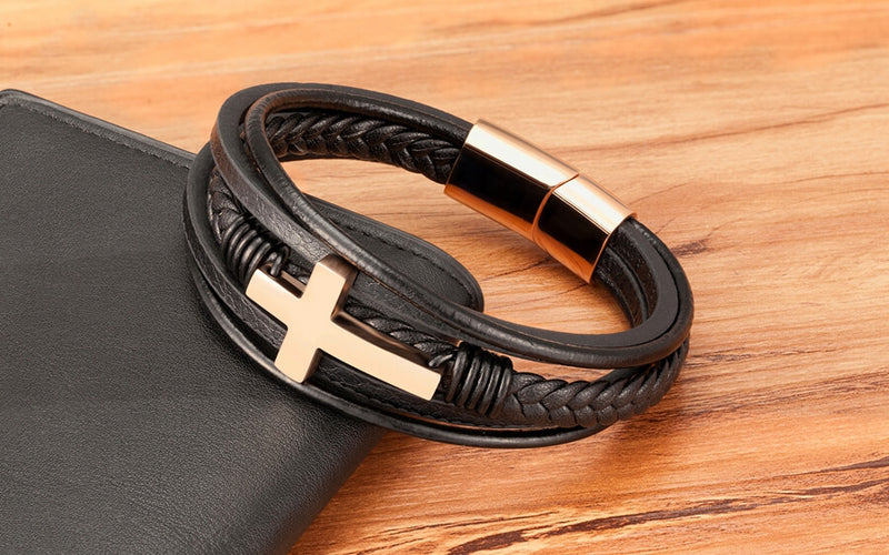 Pulseira Sentinela | Cruz de Aço & Couro Multicamadas