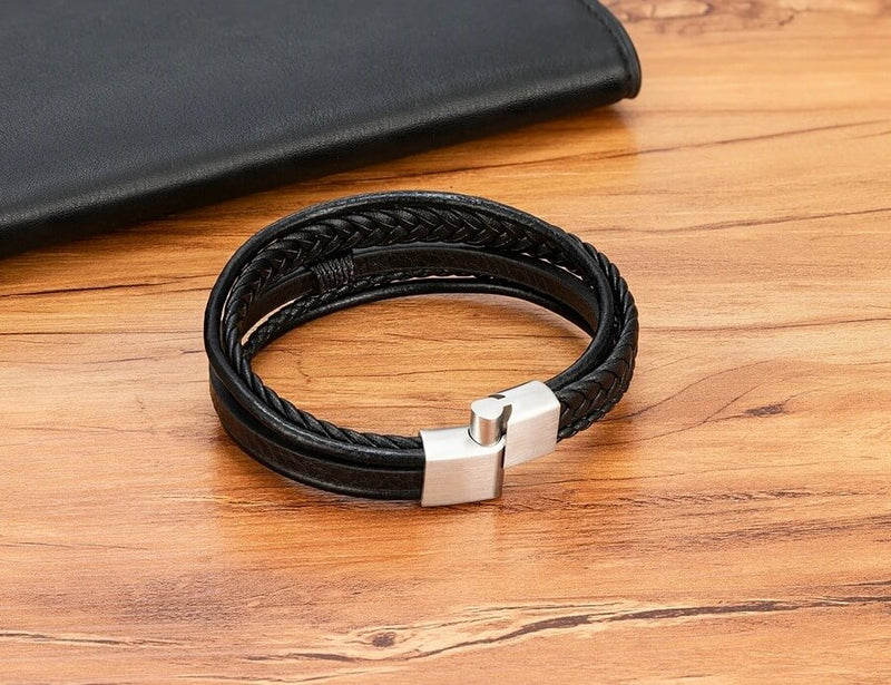 Pulseira Brave Wolf | Couro Multicamadas & Design Rústico