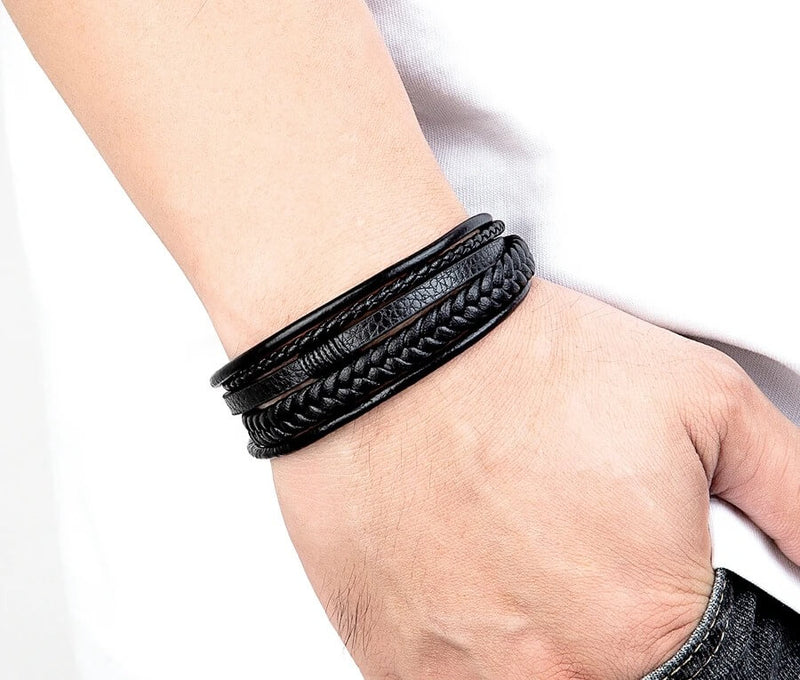 Pulseira Brave Wolf | Couro Multicamadas & Design Rústico